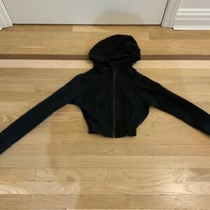Lululemon Size 0 cropped hoodie